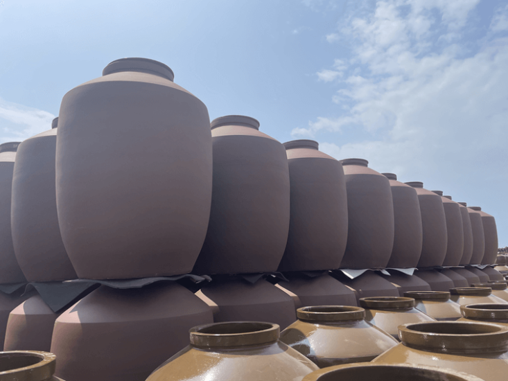 Material and structure of clay wine jars